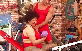 Sporty hairy tree bbw granny enjoys estimated big load of shit fucking to hand the gym wide of her fitness coach